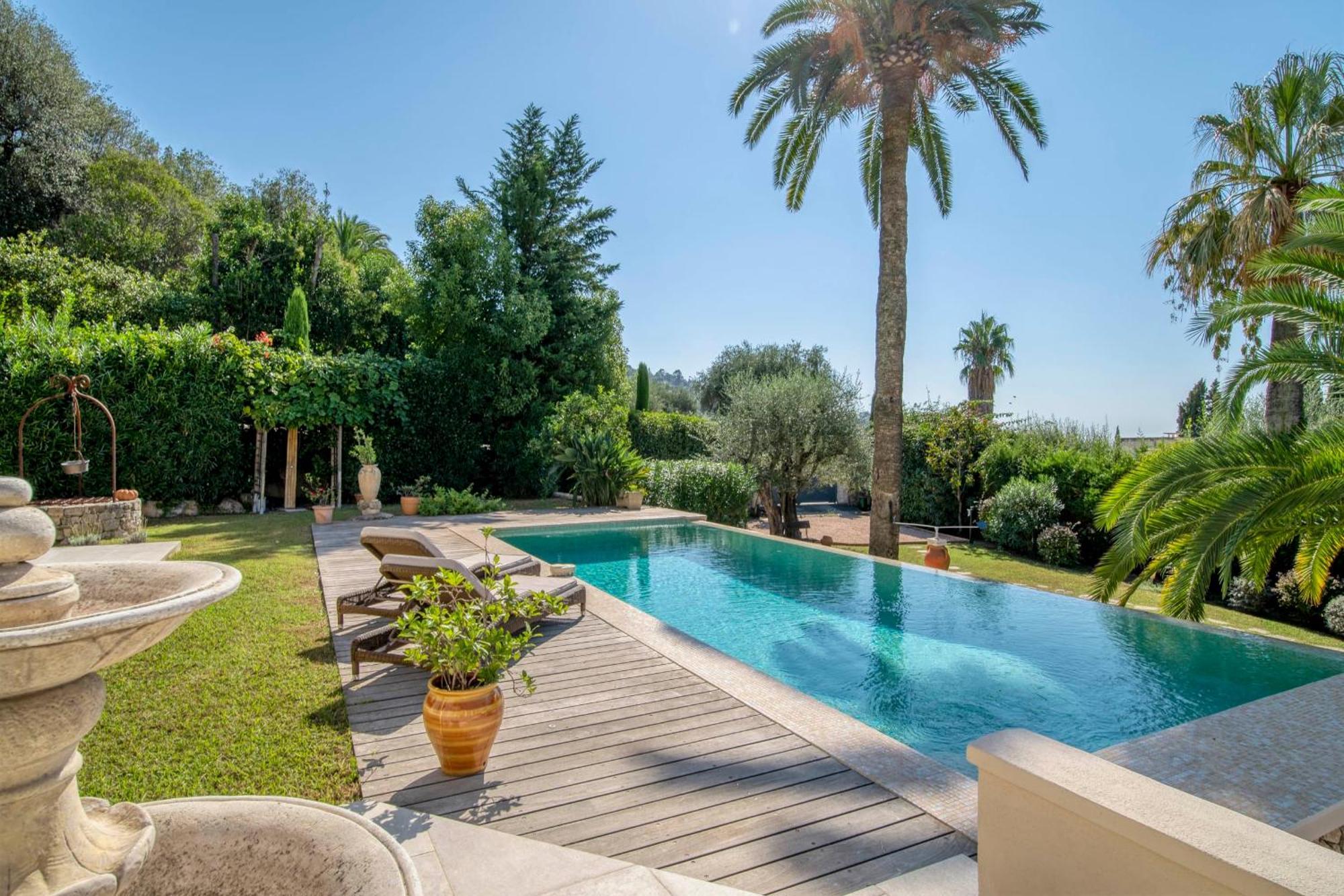 Luxury - Stunning 5 Bedroom To Rent Villa