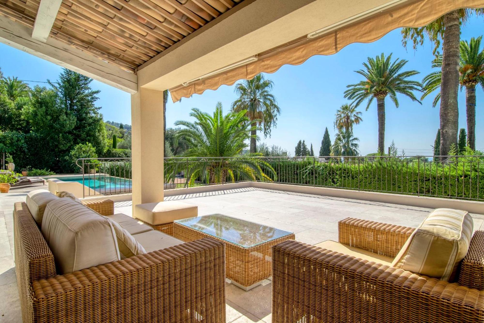 Luxury - Stunning 5 Bedroom To Rent *