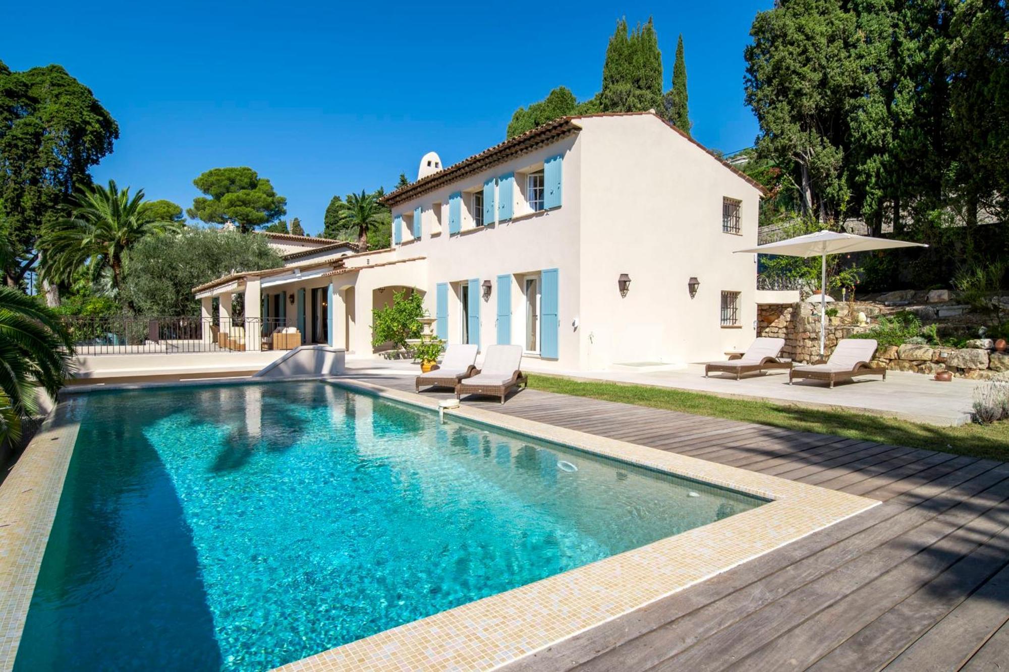Villa Luxury - Stunning 5 Bedroom To Rent