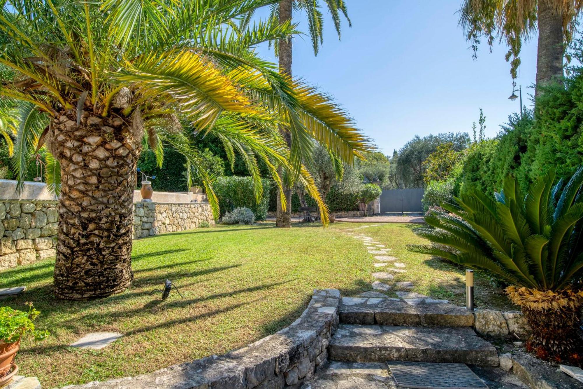 Villa Luxury - Stunning 5 Bedroom To Rent *